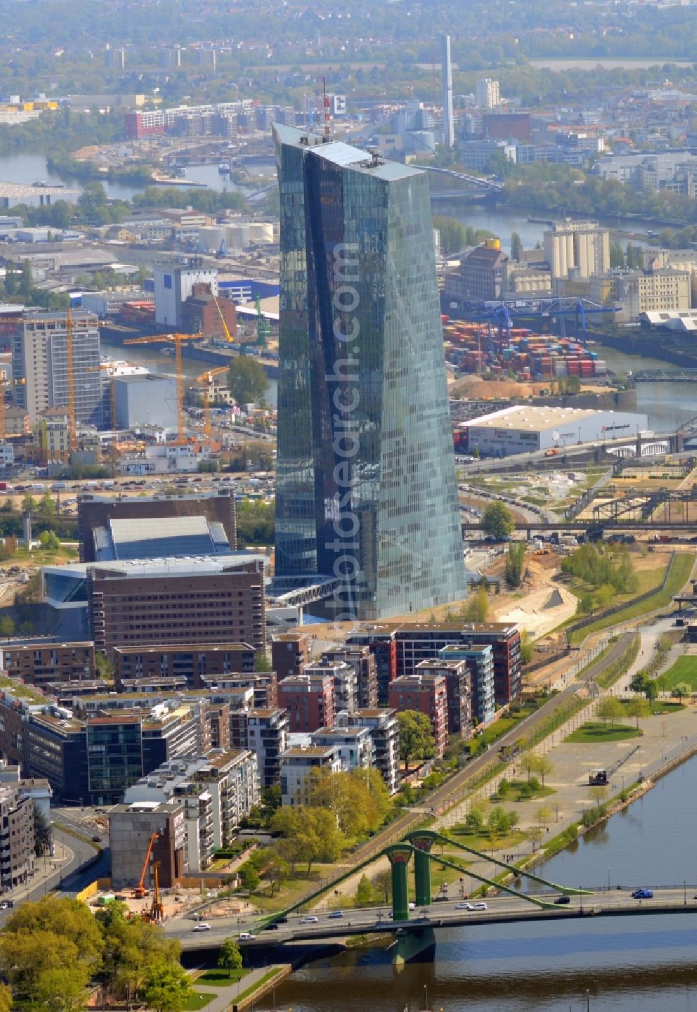 Aerial photograph Frankfurt am Main - High-rise skyscraper building and bank administration of the financial services company EZB Europaeische Zentralbank in Frankfurt in the state Hesse, Germany