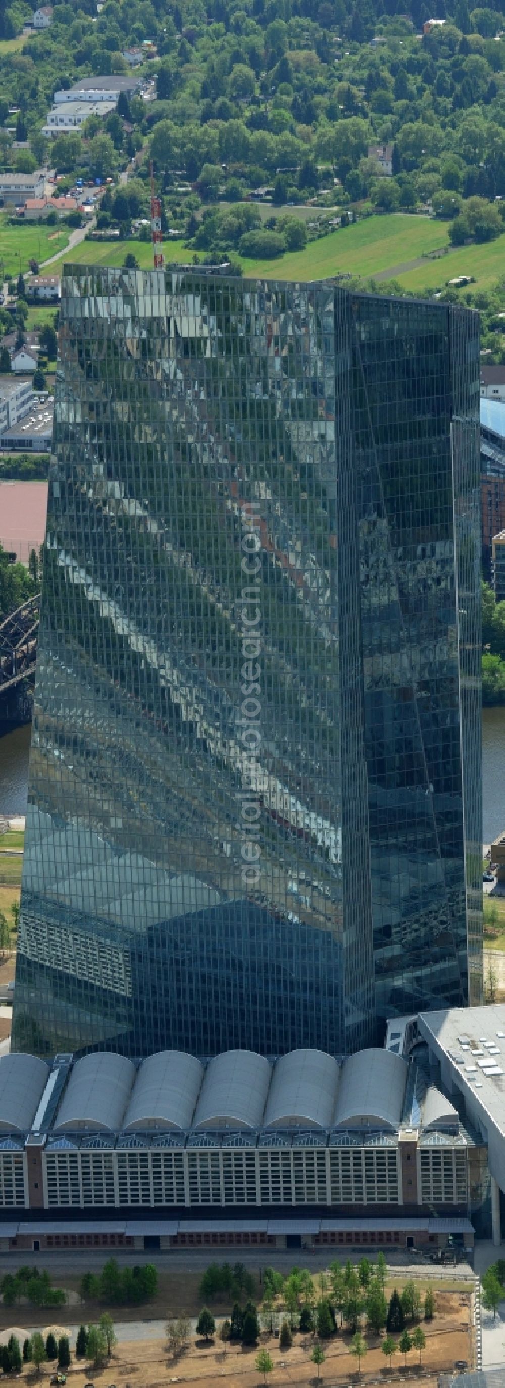 Aerial image Frankfurt am Main - High-rise skyscraper building and bank administration of the financial services company EZB Europaeische Zentralbank in Frankfurt in the state Hesse, Germany