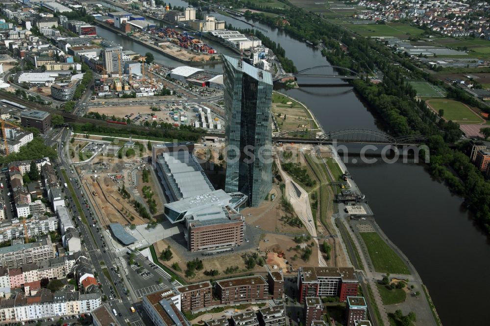 Aerial image Frankfurt am Main - High-rise skyscraper building and bank administration of the financial services company EZB Europaeische Zentralbank in Frankfurt in the state Hesse, Germany