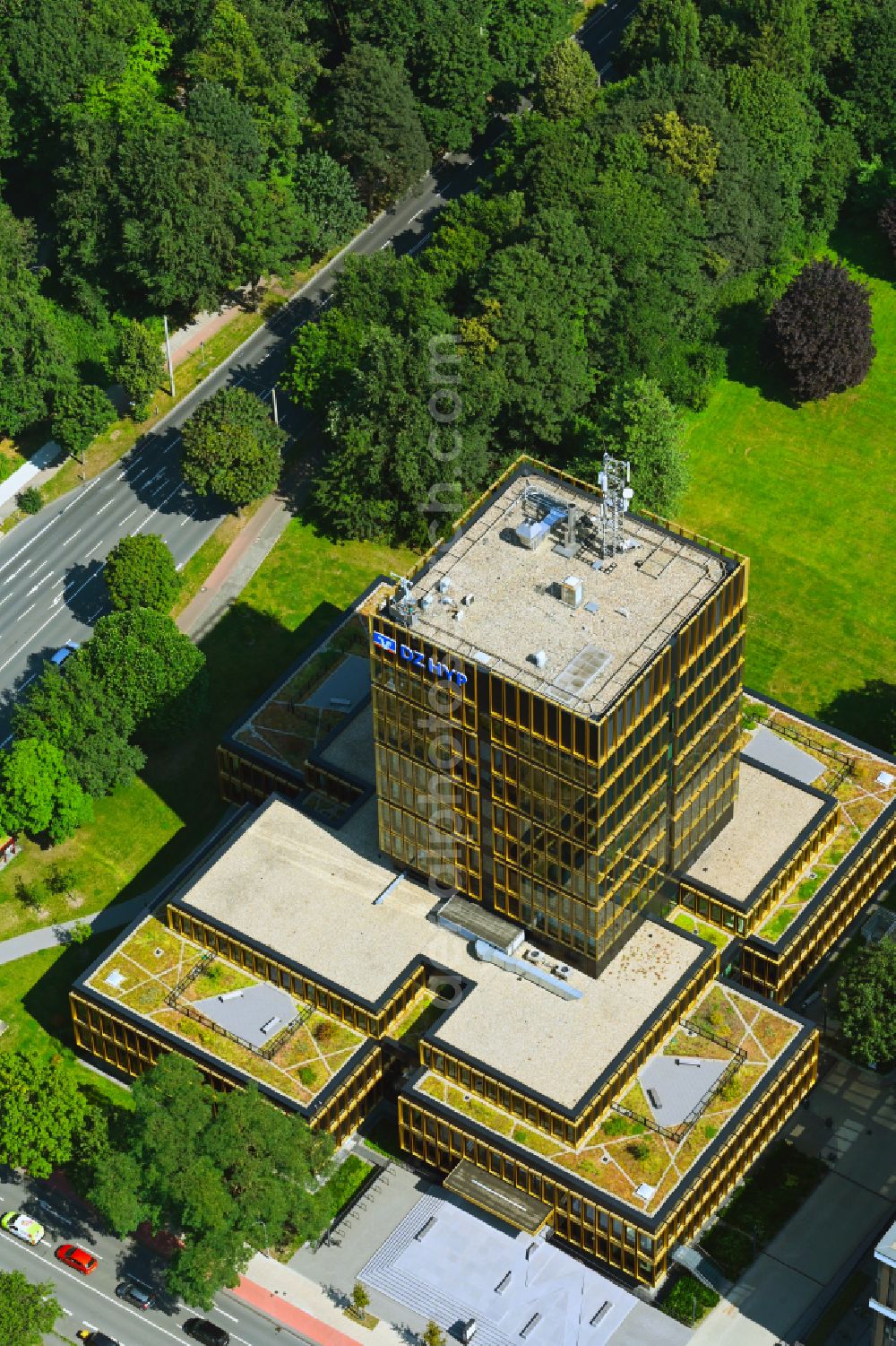 Aerial image Münster - High-rise skyscraper building and bank administration of the financial services company on street Sentmaringer Weg in the district Geist in Muenster in the state North Rhine-Westphalia, Germany