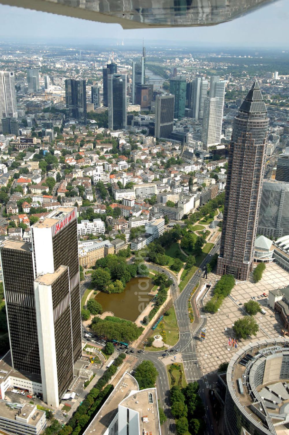 Aerial photograph Frankfurt am Main - Blick auf das Hochhaus des Frankfurter Marriott Hotel an der Hamburger Allee 2 in 60486 Frankfurt / Main. Gegenüber der Frankfurter Messe gelegen, ist es eines der höchsten Hotels des Kontinents.