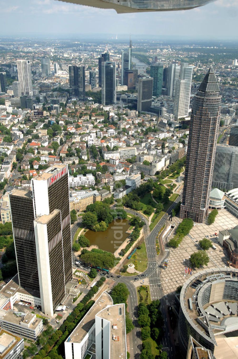 Frankfurt am Main from above - Blick auf das Hochhaus des Frankfurter Marriott Hotel an der Hamburger Allee 2 in 60486 Frankfurt / Main. Gegenüber der Frankfurter Messe gelegen, ist es eines der höchsten Hotels des Kontinents.