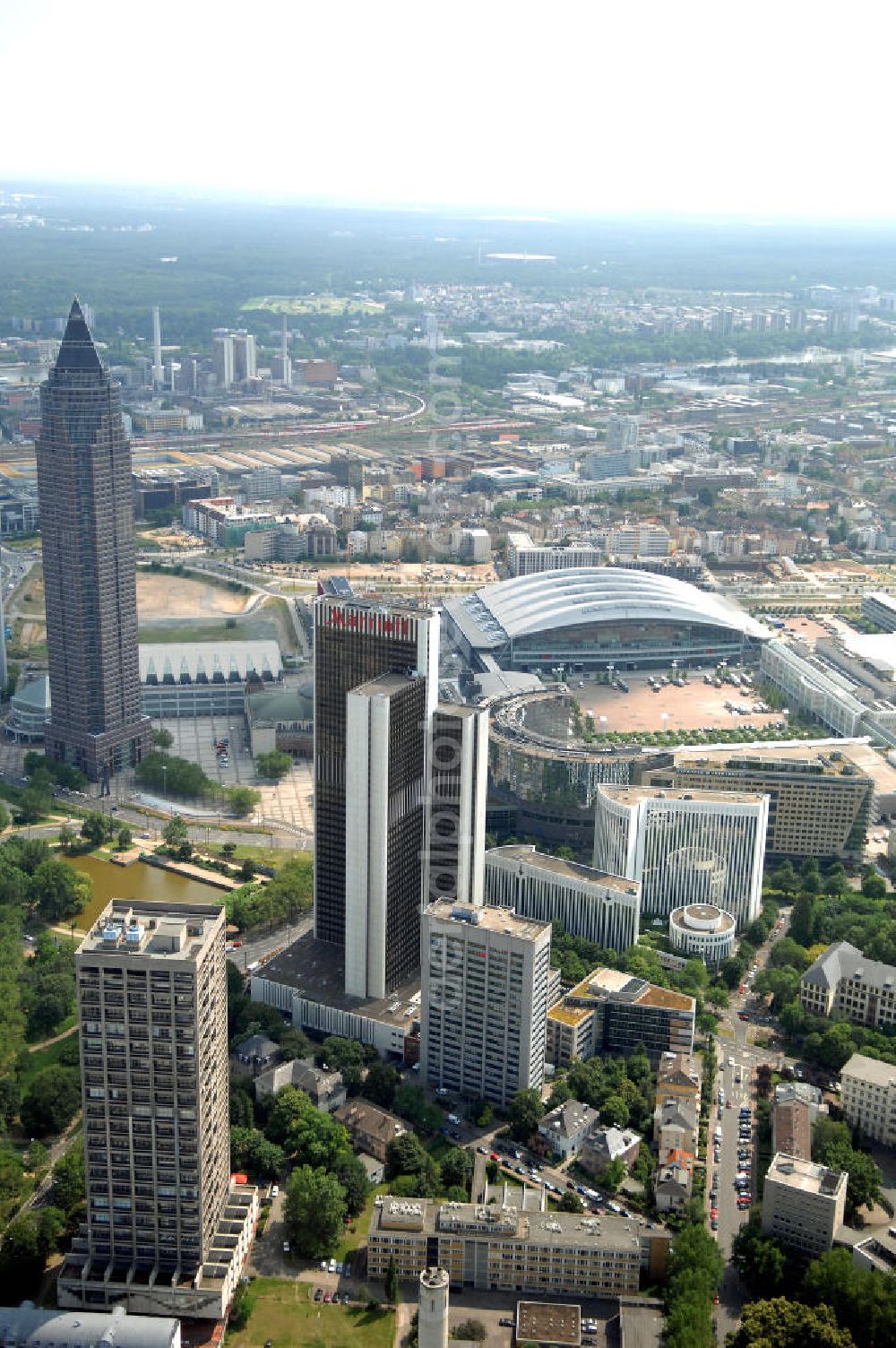 Frankfurt am Main from the bird's eye view: Blick auf das Hochhaus des Frankfurter Marriott Hotel an der Hamburger Allee 2 in 60486 Frankfurt / Main. Gegenüber der Frankfurter Messe gelegen, ist es eines der höchsten Hotels des Kontinents.