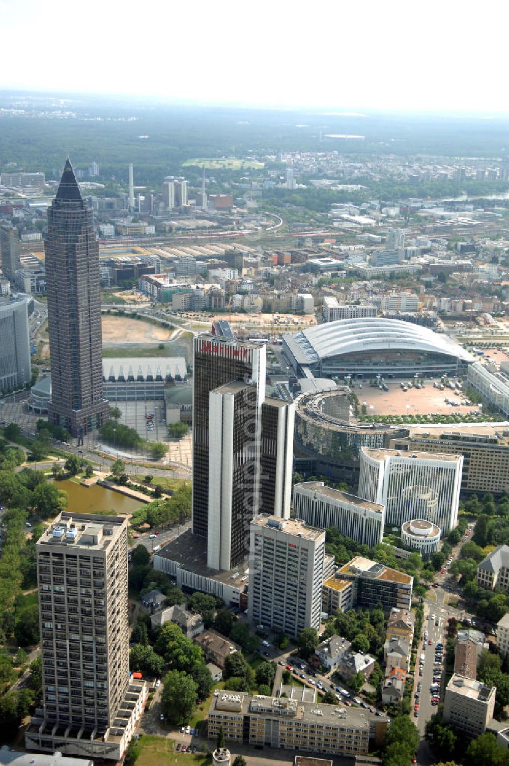 Aerial photograph Frankfurt am Main - Blick auf das Hochhaus des Frankfurter Marriott Hotel an der Hamburger Allee 2 in 60486 Frankfurt / Main. Gegenüber der Frankfurter Messe gelegen, ist es eines der höchsten Hotels des Kontinents.