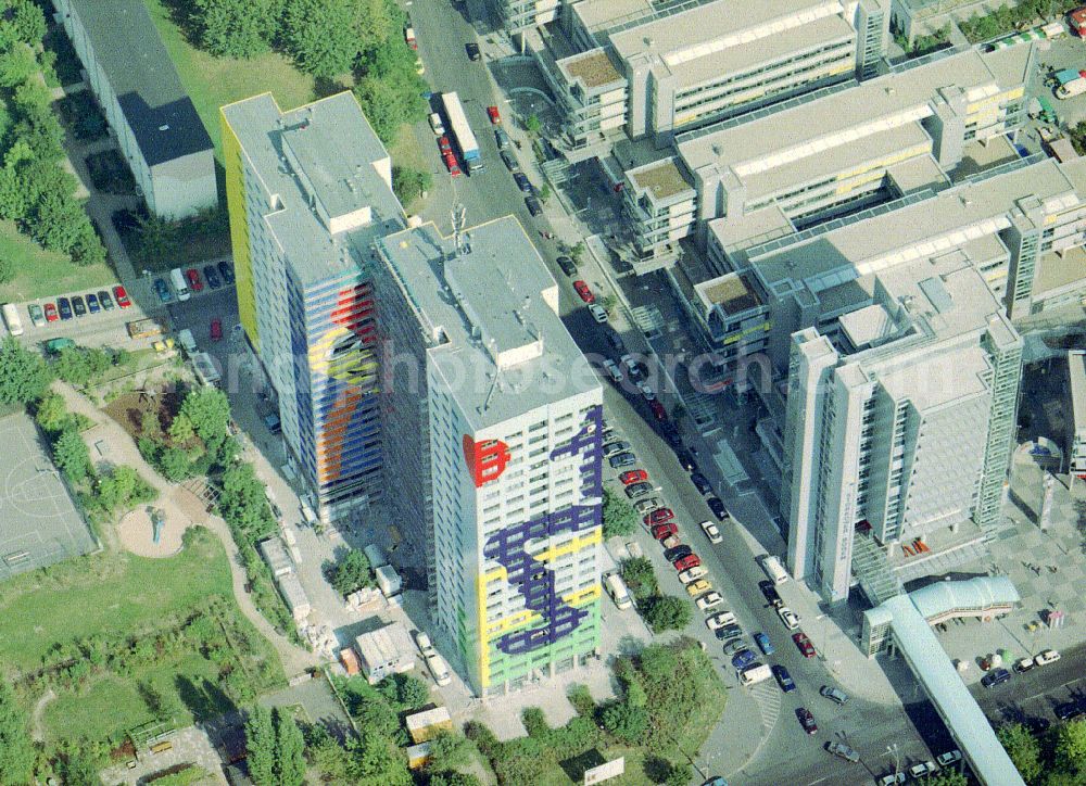 Aerial photograph Berlin - High-rise building in the residential area Gustavovo-Haus on Franz-Jacob-Strasse in the Lichtenberg district of Berlin, Germany