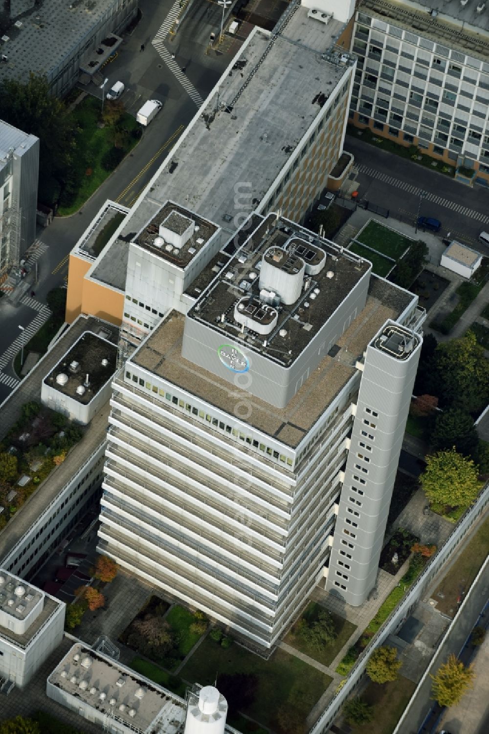 Aerial image Berlin - High-rise buildings Bayer Pharma AG on Muellerstrasse destrict Wedding in Berlin