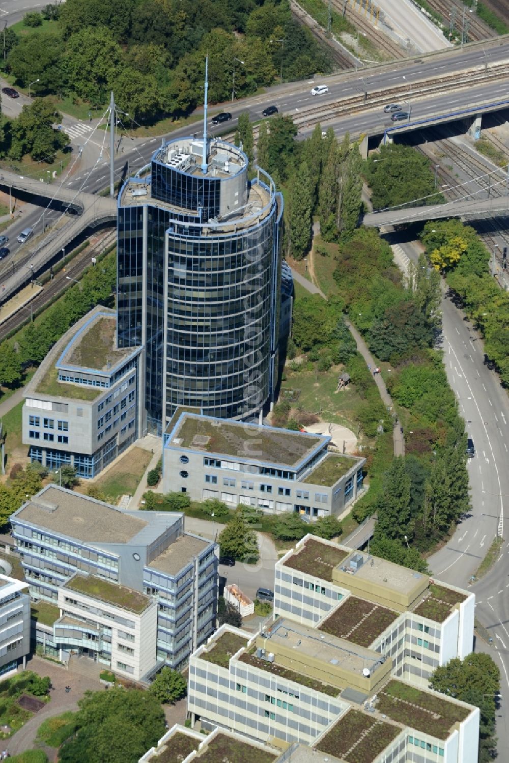 Stuttgart from the bird's eye view: High-rise building and office building Buelow Tower in Stuttgart in the state of Baden-Wuerttemberg. The tower with its glass front is located on federal highway B27 on the Northern train station