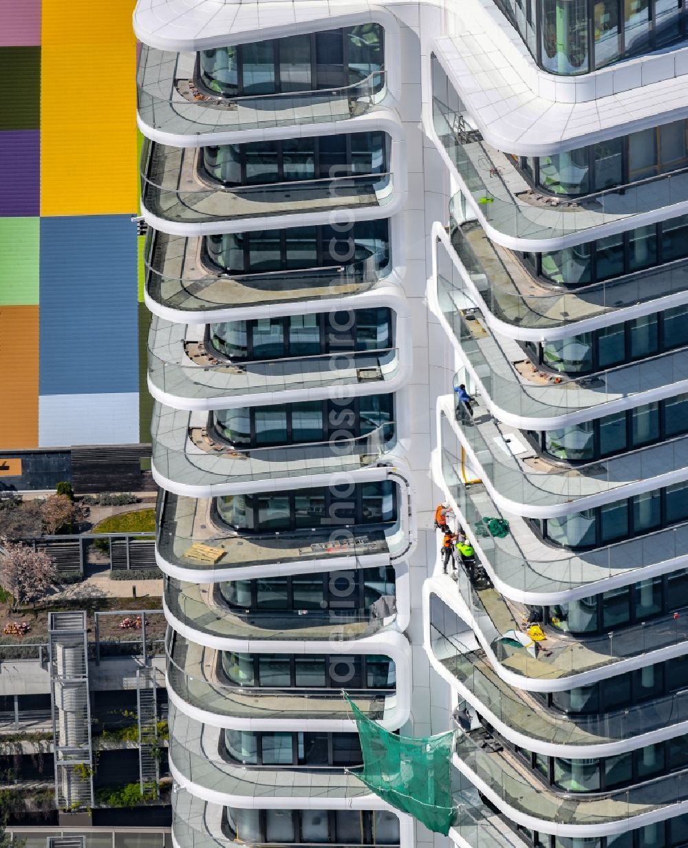 Aerial photograph Frankfurt am Main - High-rise building Grand Tower Frankfurt in the residential area on Europa-Allee in Frankfurt in the state Hesse, Germany