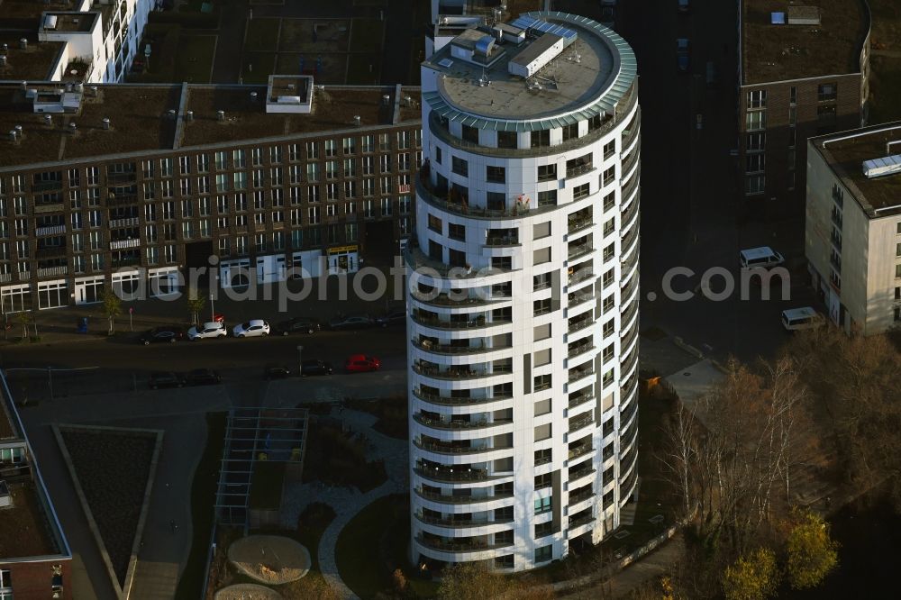 Berlin from the bird's eye view: High-rise building Havelperle in the residential area on Havelspitze in the district Hakenfelde in Berlin, Germany