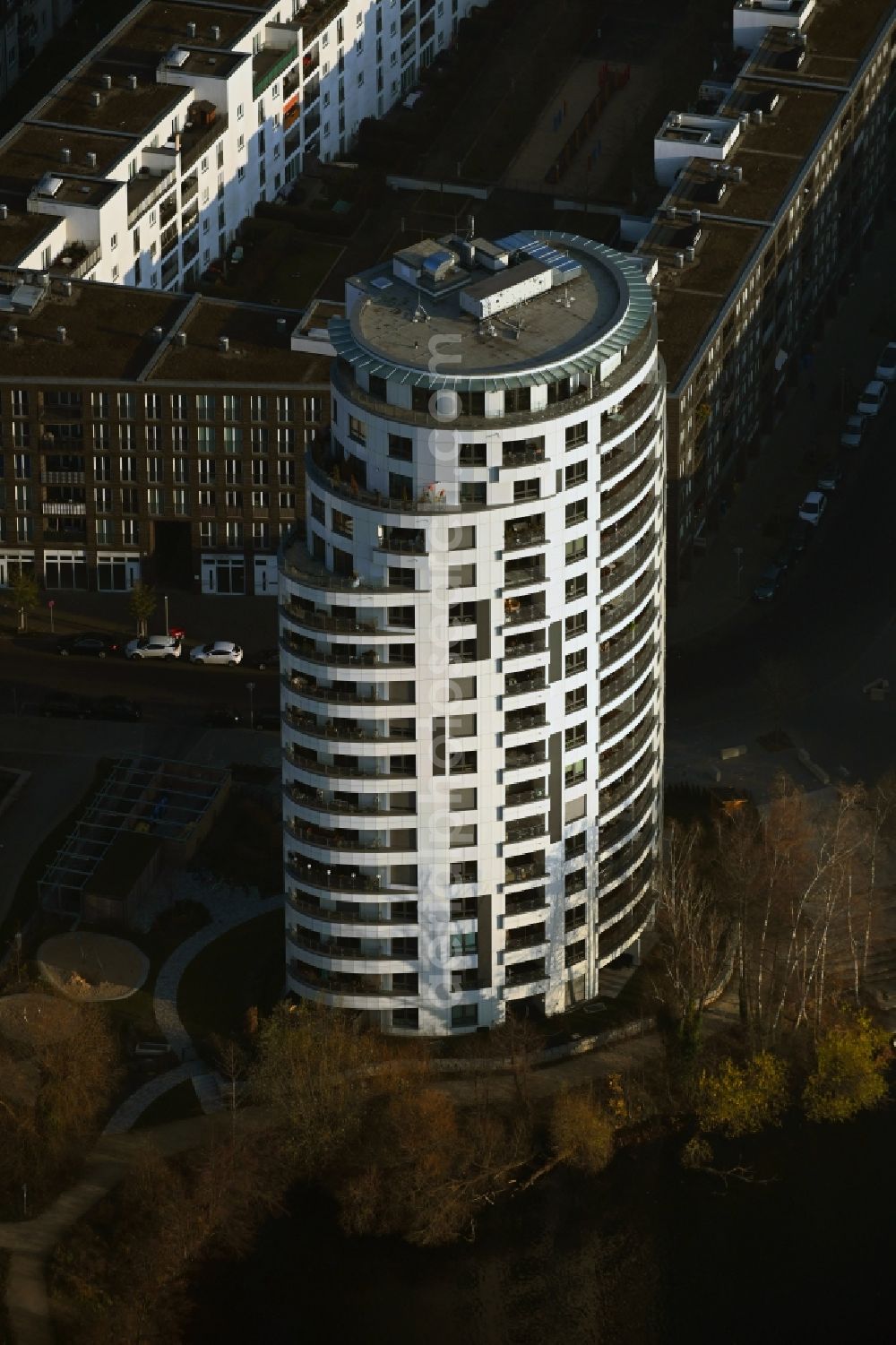 Aerial image Berlin - High-rise building Havelperle in the residential area on Havelspitze in the district Hakenfelde in Berlin, Germany