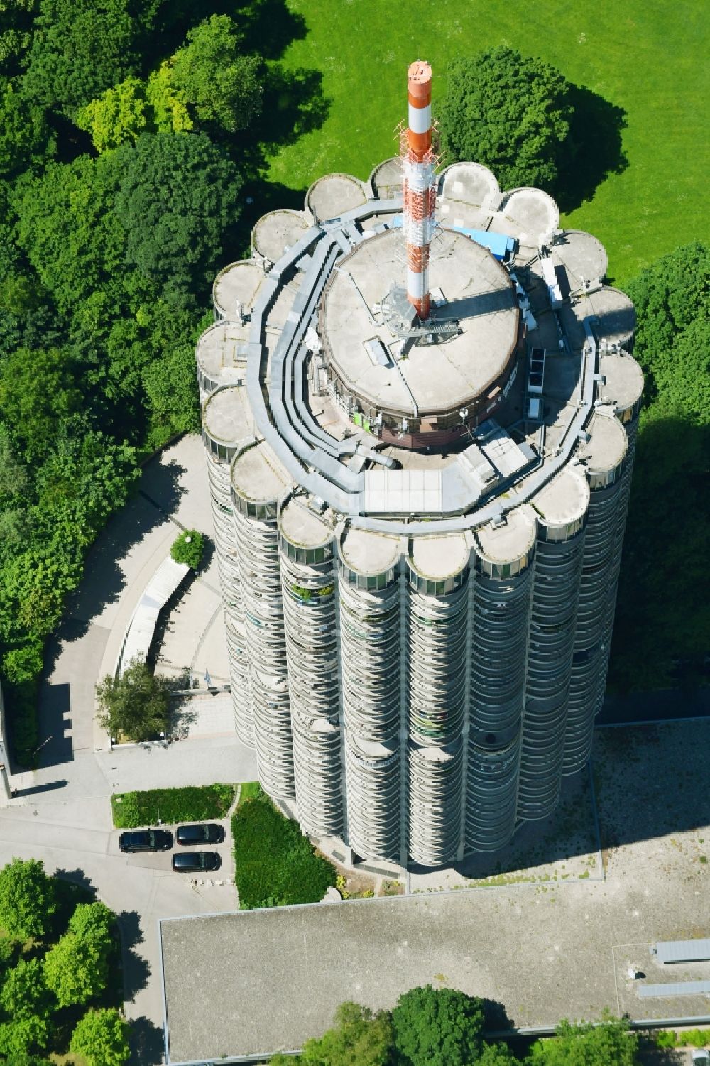 Augsburg from above - High-rise building of the hotel complex Dorint An of Kongresshalle Augsburg on Imhofstrasse in Augsburg in the state Bavaria, Germany