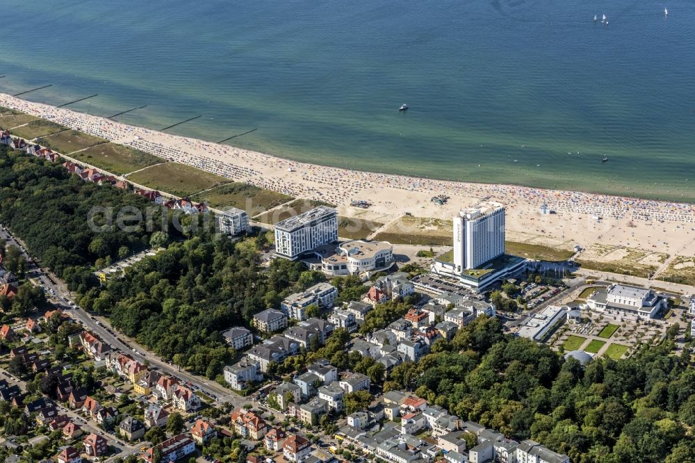 Rostock from the bird's eye view: High-rise building of the hotel complex Hotel NEPTUN on Seestrasse in the district Warnemuende in Rostock in the state Mecklenburg - Western Pomerania, Germany