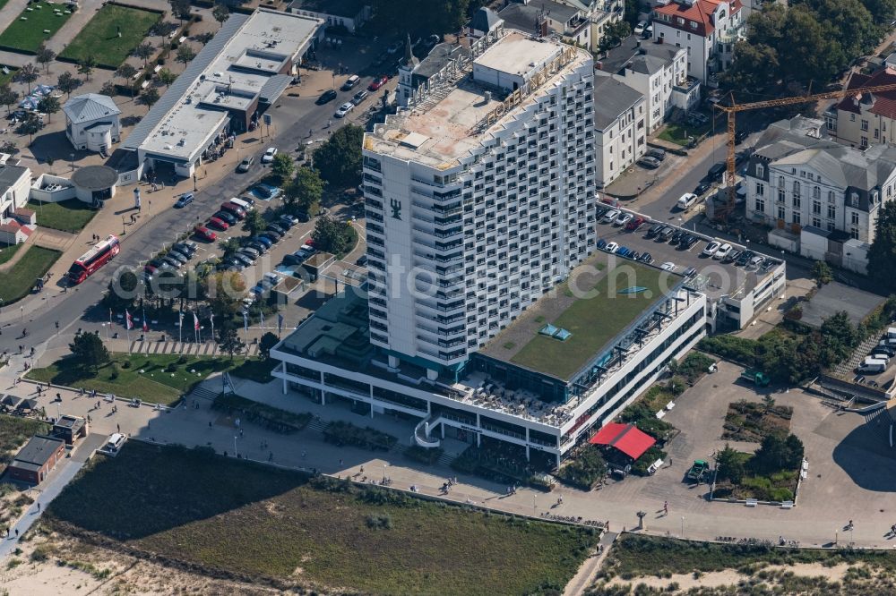 Aerial image Rostock - High-rise building of the hotel complex Hotel NEPTUN on Seestrasse in the district Warnemuende in Rostock in the state Mecklenburg - Western Pomerania, Germany