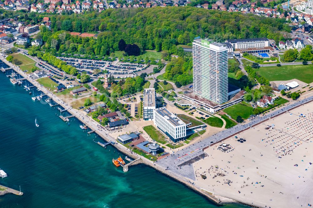 Aerial image Lübeck - High-rise building of the hotel complex Maritim Strandhotel Travemuende on Trelleborgallee in the district Travemuende in Luebeck in the state Schleswig-Holstein, Germany