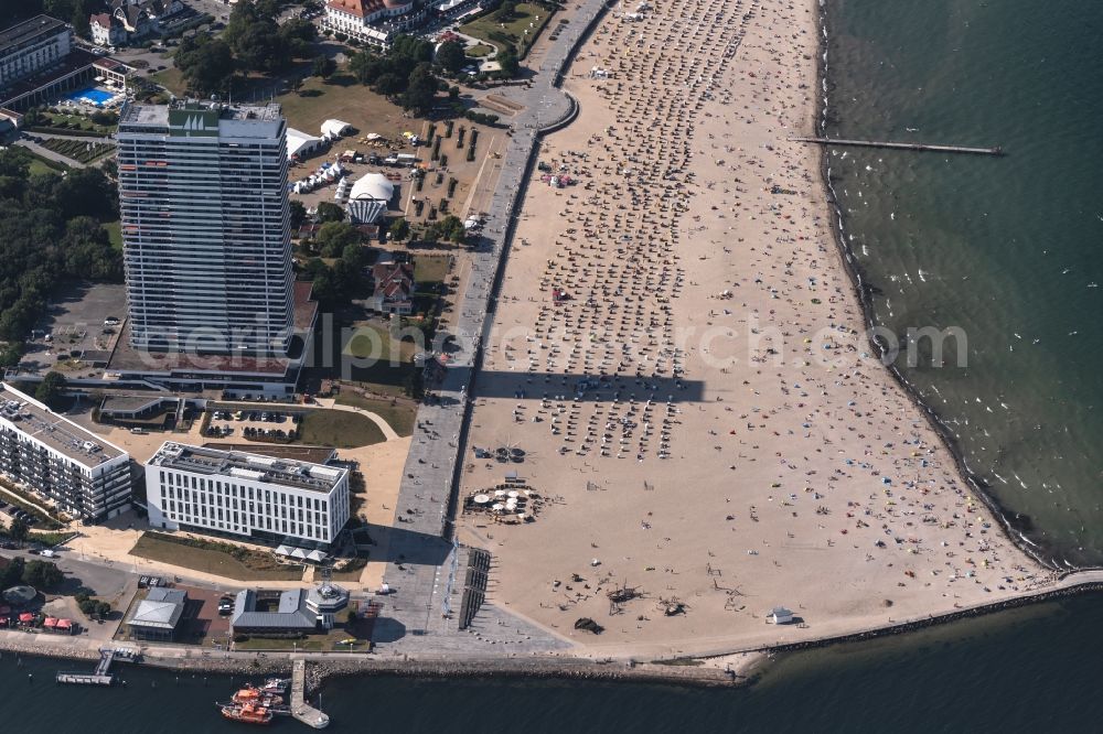 Aerial photograph Travemünde - High-rise building of the hotel complex Maritim Strandhotel Travemuende on Trelleborgallee in Travemuende in the state Schleswig-Holstein, Germany