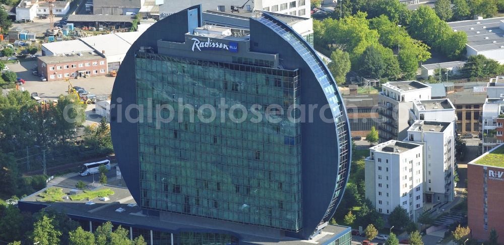 Frankfurt am Main from above - High-rise building of the hotel complex Radisson Blu Hotel an der Franklinstrasse in Frankfurt in the state Hesse