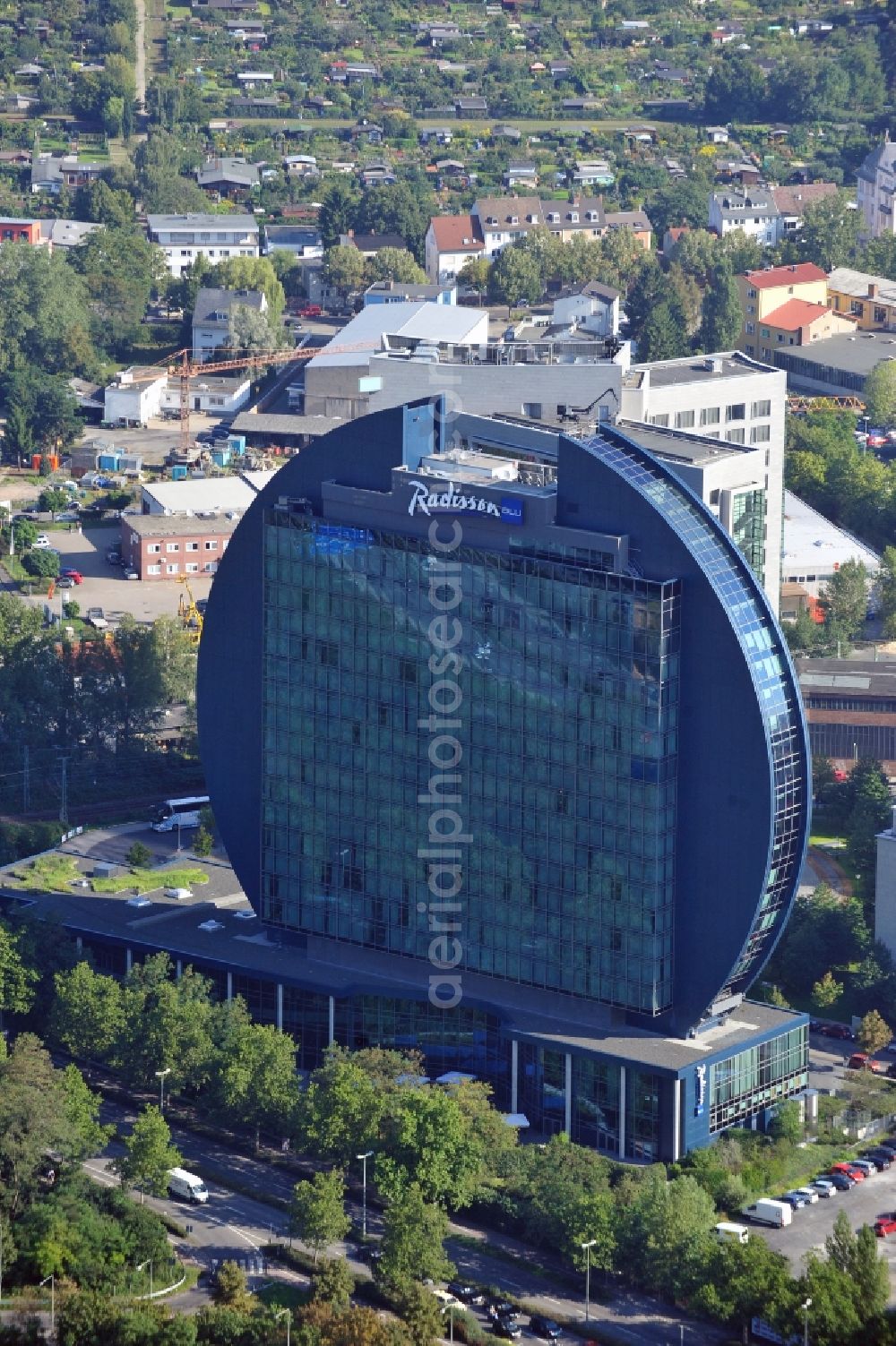 Frankfurt am Main from the bird's eye view: High-rise building of the hotel complex Radisson Blu Hotel an der Franklinstrasse in Frankfurt in the state Hesse