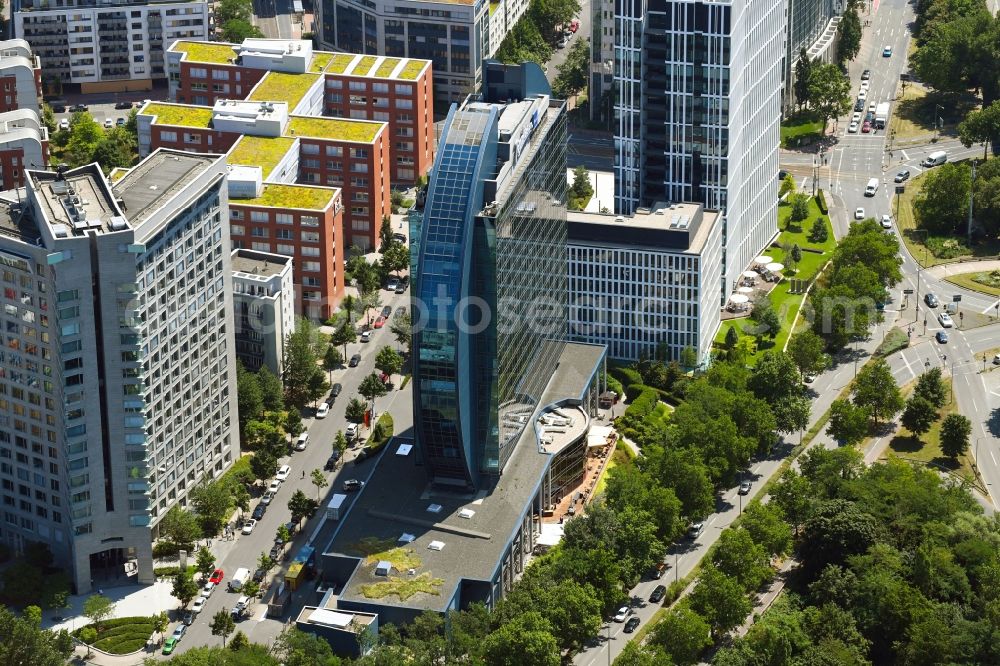 Aerial image Frankfurt am Main - High-rise building of the hotel complex Radisson Blu Hotel an der Franklinstrasse in Frankfurt in the state Hesse