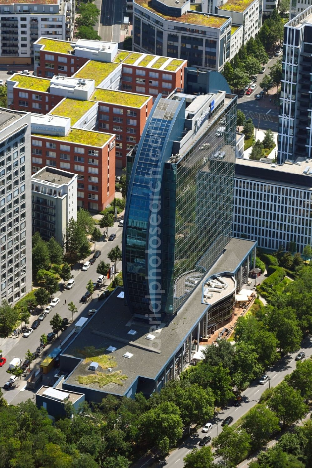 Aerial photograph Frankfurt am Main - High-rise building of the hotel complex Radisson Blu Hotel an der Franklinstrasse in Frankfurt in the state Hesse