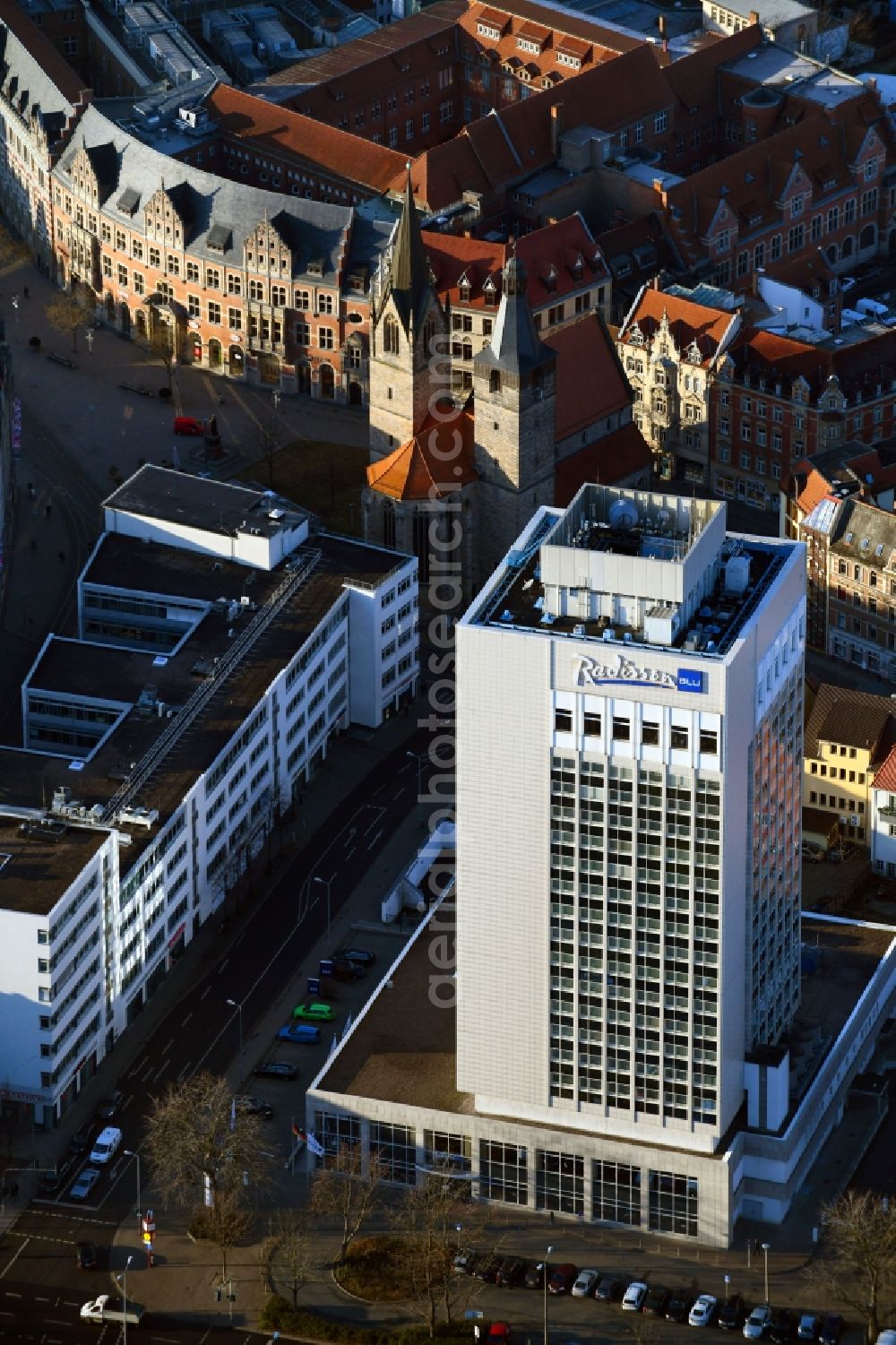 Erfurt from the bird's eye view: High-rise building of the hotel complex Radisson Blu Hotel on Juri-Gagarin-Ring in Erfurt in the state Thuringia, Germany