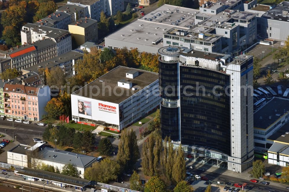 Aerial photograph Berlin - High-rise building of the hotel complex Select Hotel Berlin Spiegelturm on Freiheit in the district Spandau in Berlin, Germany