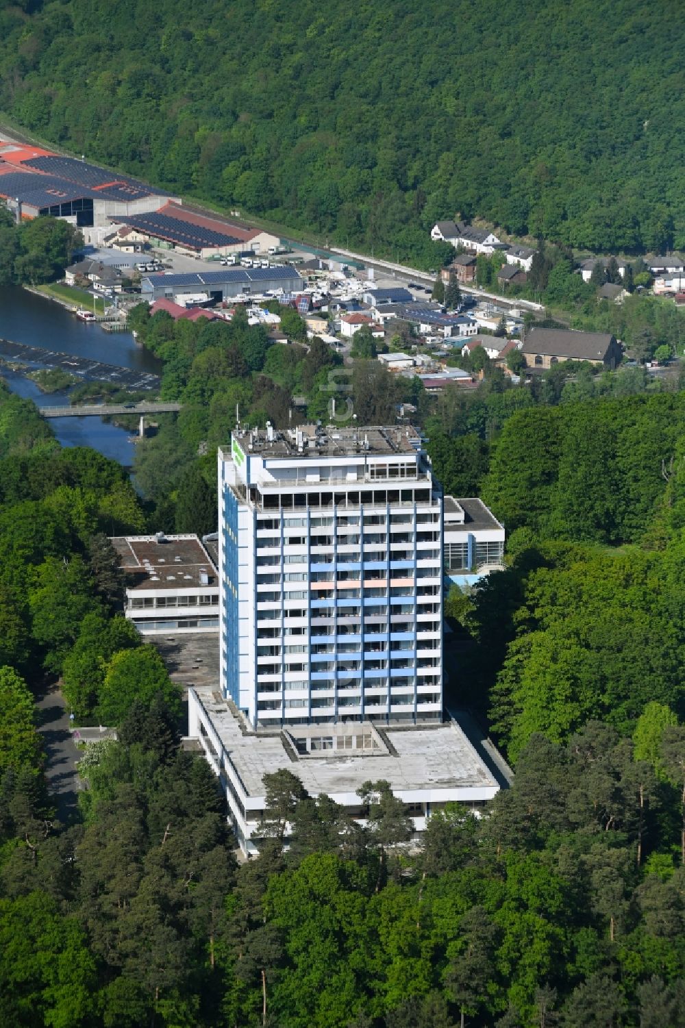 Aerial photograph Lahnstein - High-rise building of the hotel complex Wyndham Garden Koblenz Zu den Thermen in Lahnstein in the state Rhineland-Palatinate, Germany