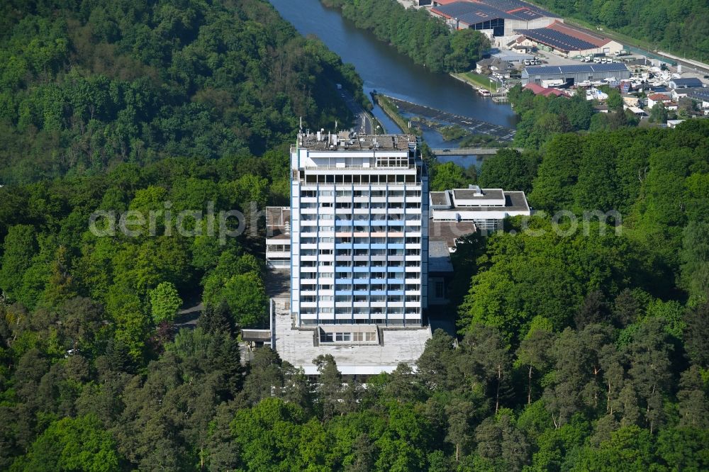 Lahnstein from the bird's eye view: High-rise building of the hotel complex Wyndham Garden Koblenz Zu den Thermen in Lahnstein in the state Rhineland-Palatinate, Germany