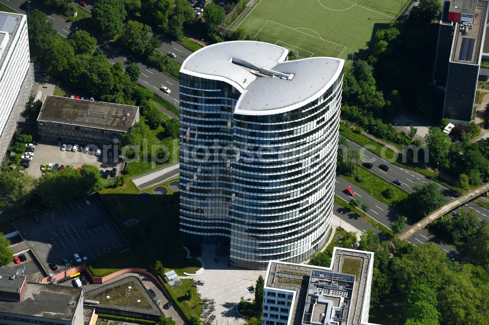 Düsseldorf from the bird's eye view: High-rise building with offices at the Kennedydamm in Duesseldorf, North Rhine-Westphalia, Germany