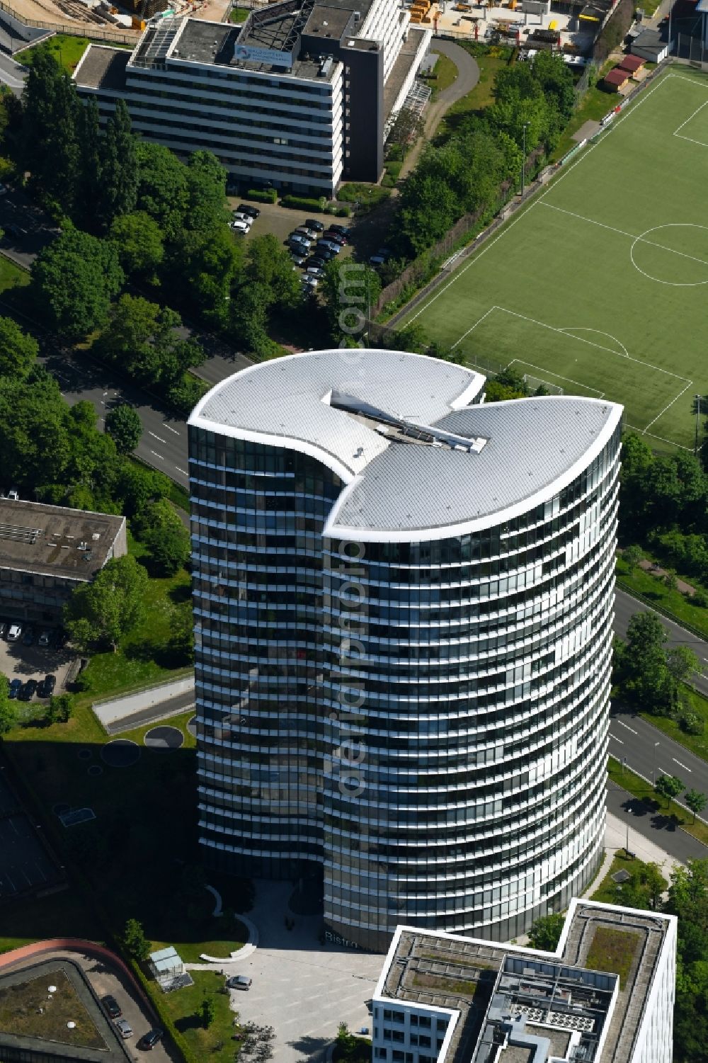 Aerial image Düsseldorf - High-rise building with offices at the Kennedydamm in Duesseldorf, North Rhine-Westphalia, Germany