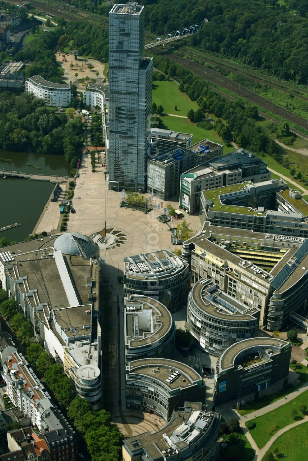 Köln from the bird's eye view: High-rise buildings Koelnturm Im Mediapark in Cologne in the state North Rhine-Westphalia, Germany