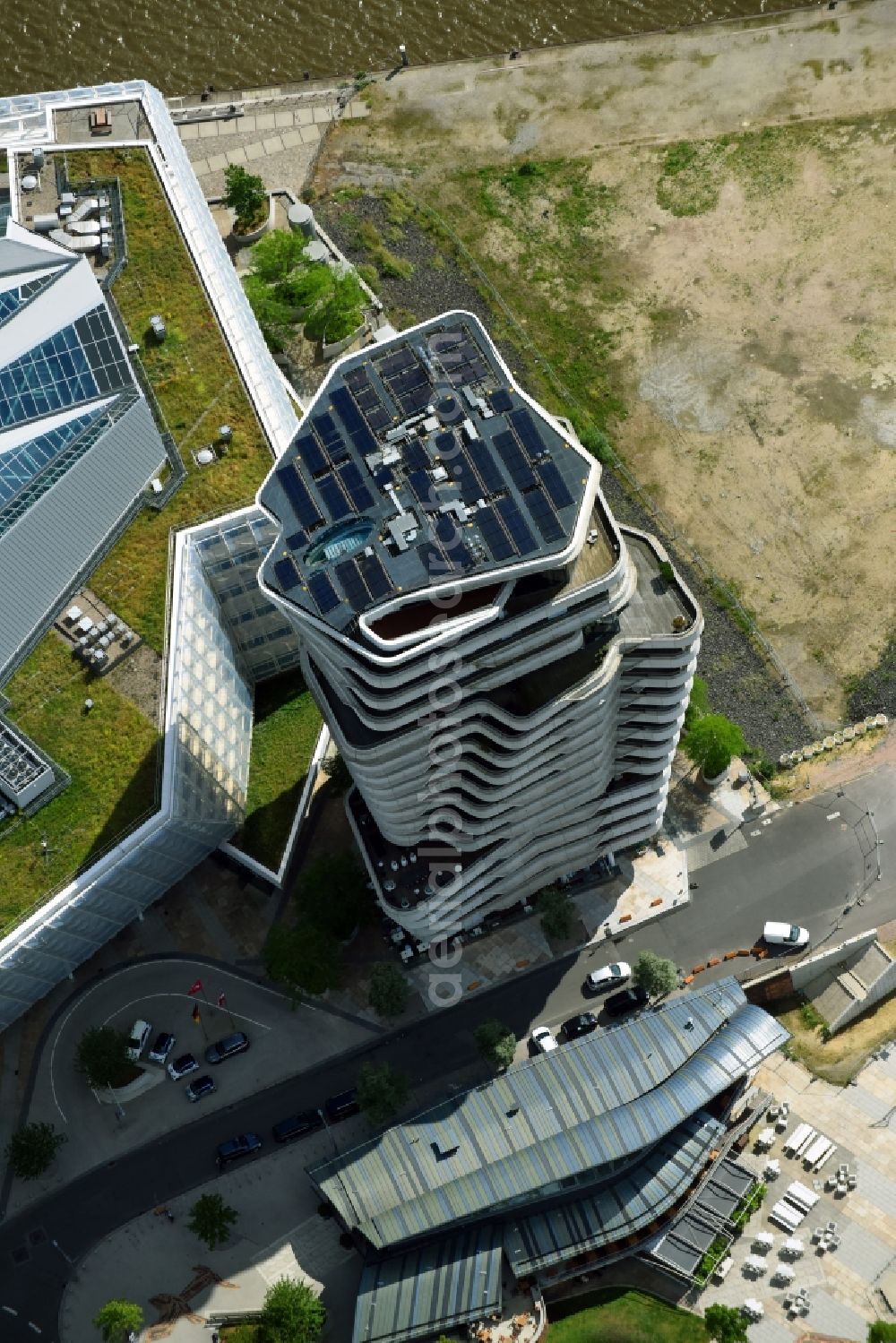 Hamburg from the bird's eye view: High-rise buildings Marco-Polo-Tower of Unilever Deutschland Holding GmbH in Hamburg, Germany