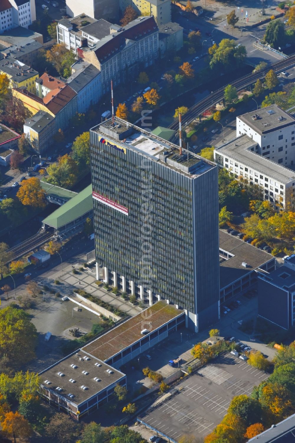 Aerial image Berlin - High-rise buildings Postbank Finanzcenter Hallesches Ufer in Kreuzberg in Berlin, Germany