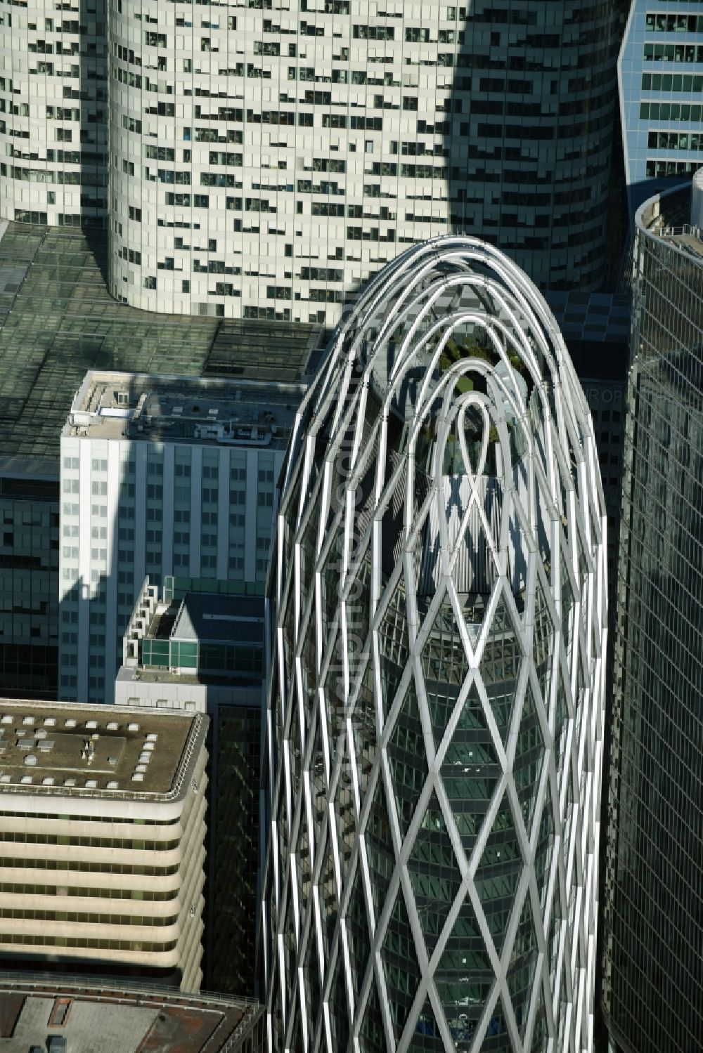 Aerial photograph Paris - High-rise building Tour D2 in the business quarter La Défense in Paris in Ile-de-France, France