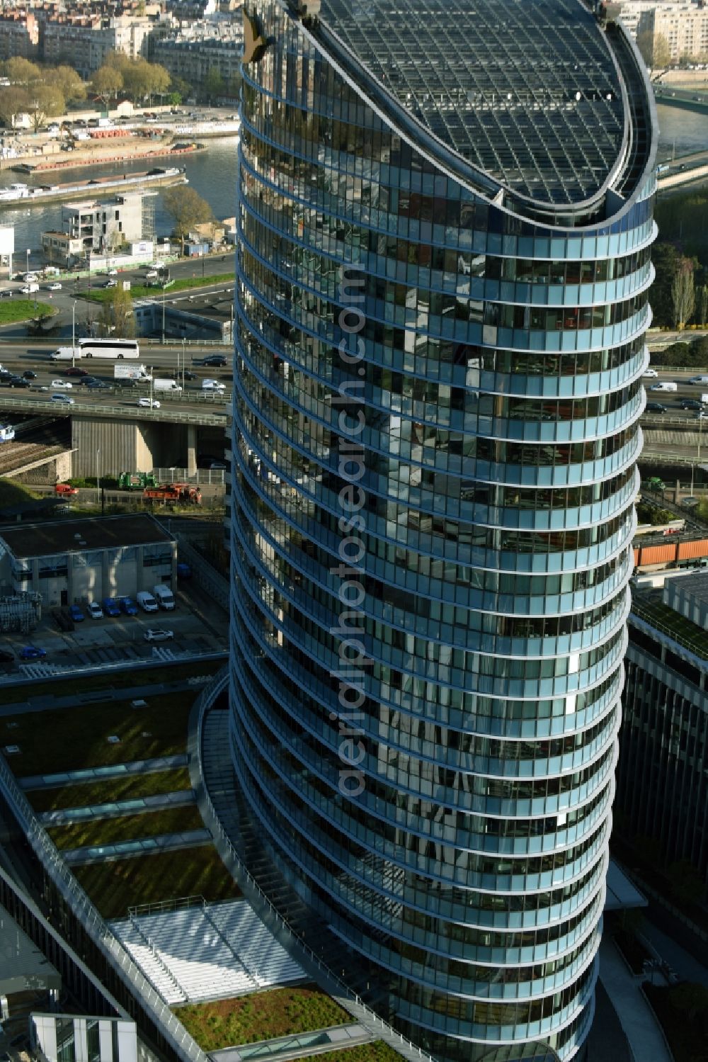 Issy-les-Moulineaux from the bird's eye view: High-rise buildings Tour SEQUANA on Rue Henri Farman in Paris in Ile-de-France, France