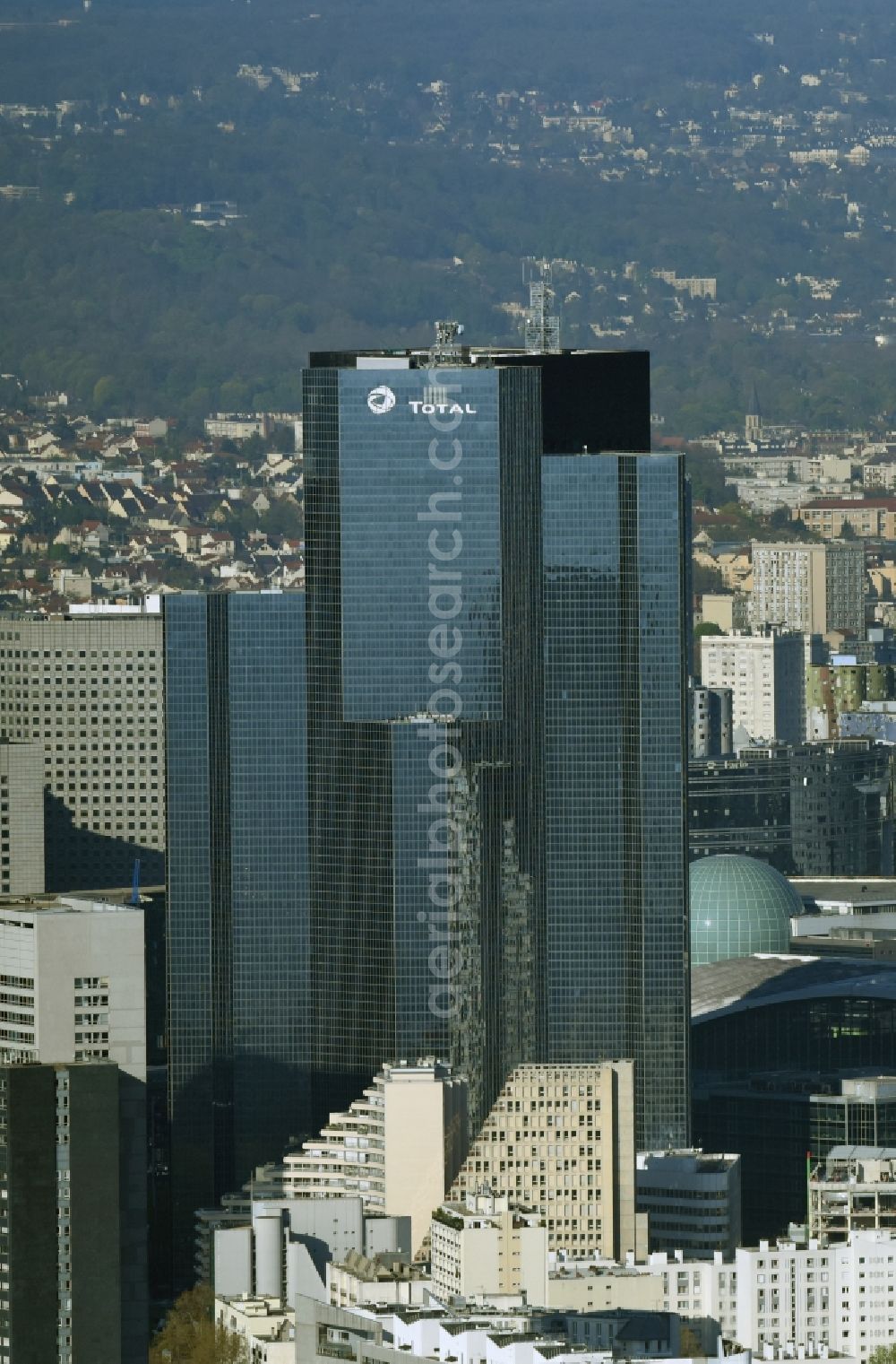 Paris Courbevoie from the bird's eye view: High-rise building Tour Total Coupole on Place Jean Millier in the office and highrise quarter La Defense in Paris in Ile-de-France, France