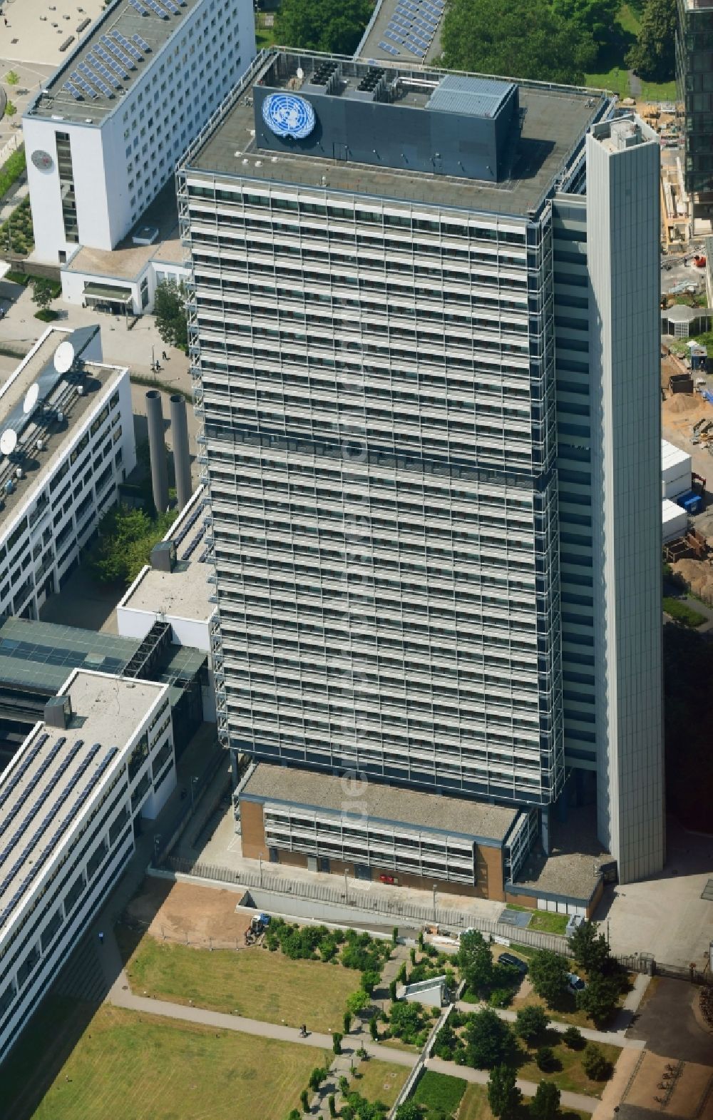 Aerial photograph Bonn - High-rise buildings United Nations Conpus Bonn on Platz of Vereinten Nationen in the district Gronau in Bonn in the state North Rhine-Westphalia, Germany