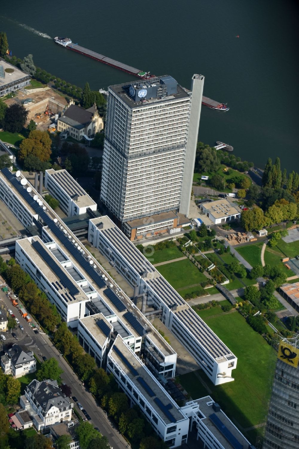 Bonn from the bird's eye view: High-rise buildings United Nations Conpus Bonn on Platz of Vereinten Nationen in the district Beuel in Bonn in the state North Rhine-Westphalia, Germany