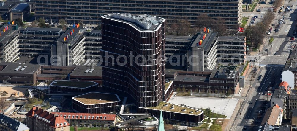 Kopenhagen from the bird's eye view: High-rise building of the university Kobenhavns Universitet Panum in Copenhagen in Region Hovedstaden, Denmark