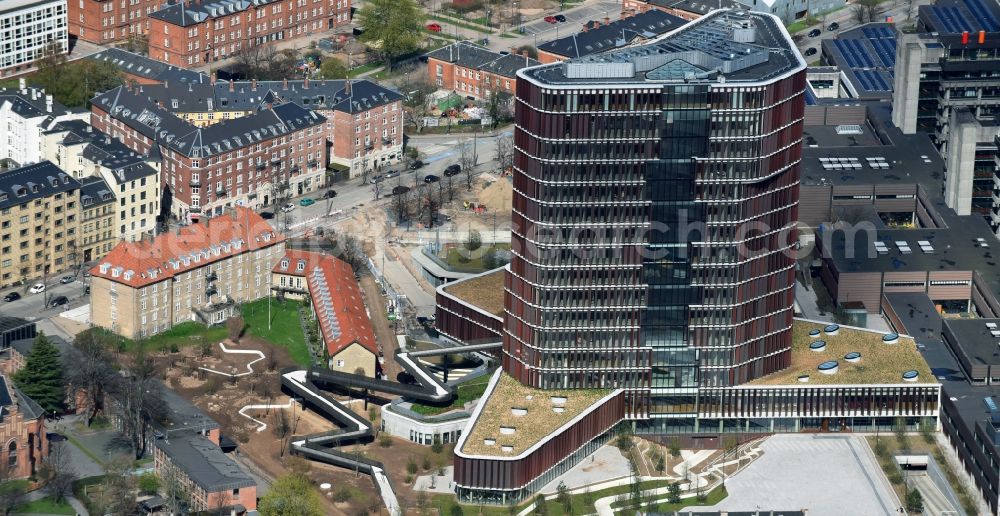 Kopenhagen from the bird's eye view: High-rise building of the university Kobenhavns Universitet Panum in Copenhagen in Region Hovedstaden, Denmark