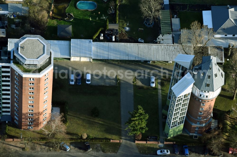 Fürstenwalde/Spree from above - High-rise buildings Wohnen im Wasserturm on Turmstrasse in Fuerstenwalde/Spree in the state Brandenburg