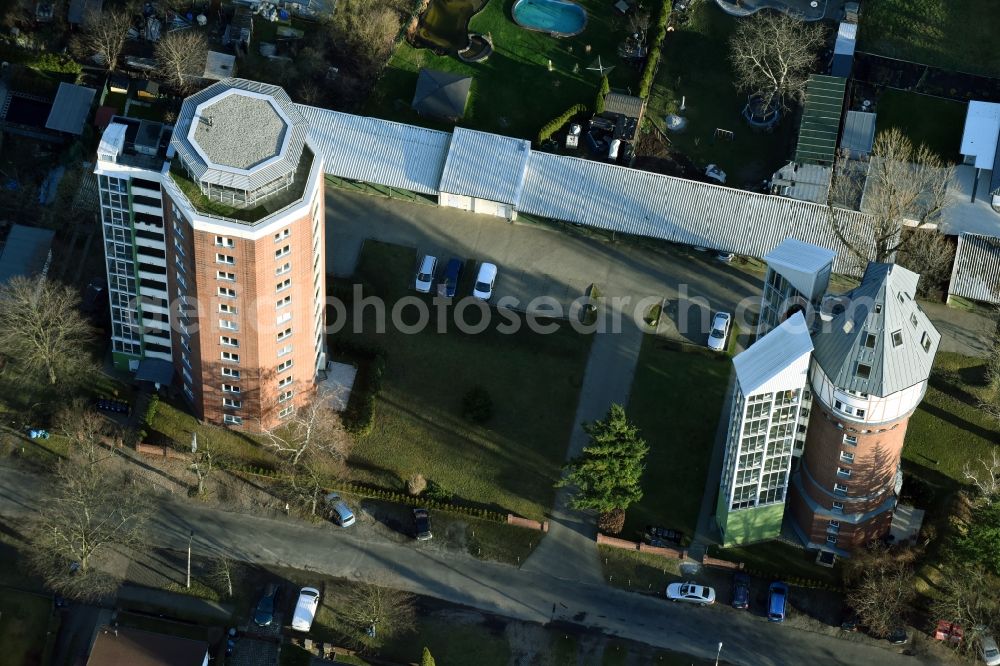 Fürstenwalde/Spree from the bird's eye view: High-rise buildings Wohnen im Wasserturm on Turmstrasse in Fuerstenwalde/Spree in the state Brandenburg