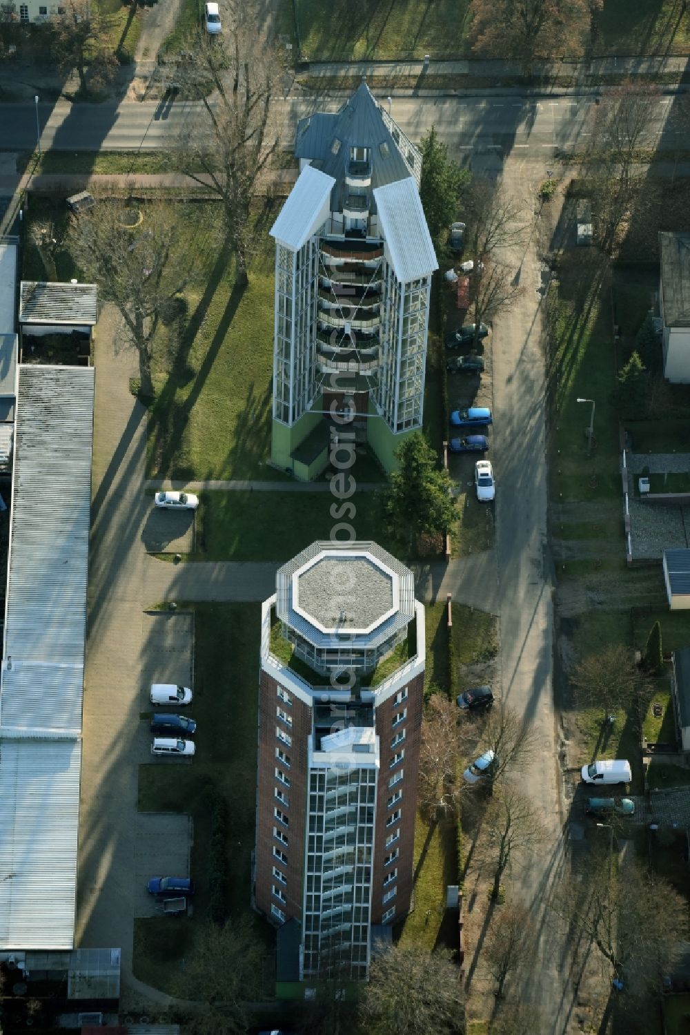 Fürstenwalde/Spree from above - High-rise buildings Wohnen im Wasserturm on Turmstrasse in Fuerstenwalde/Spree in the state Brandenburg