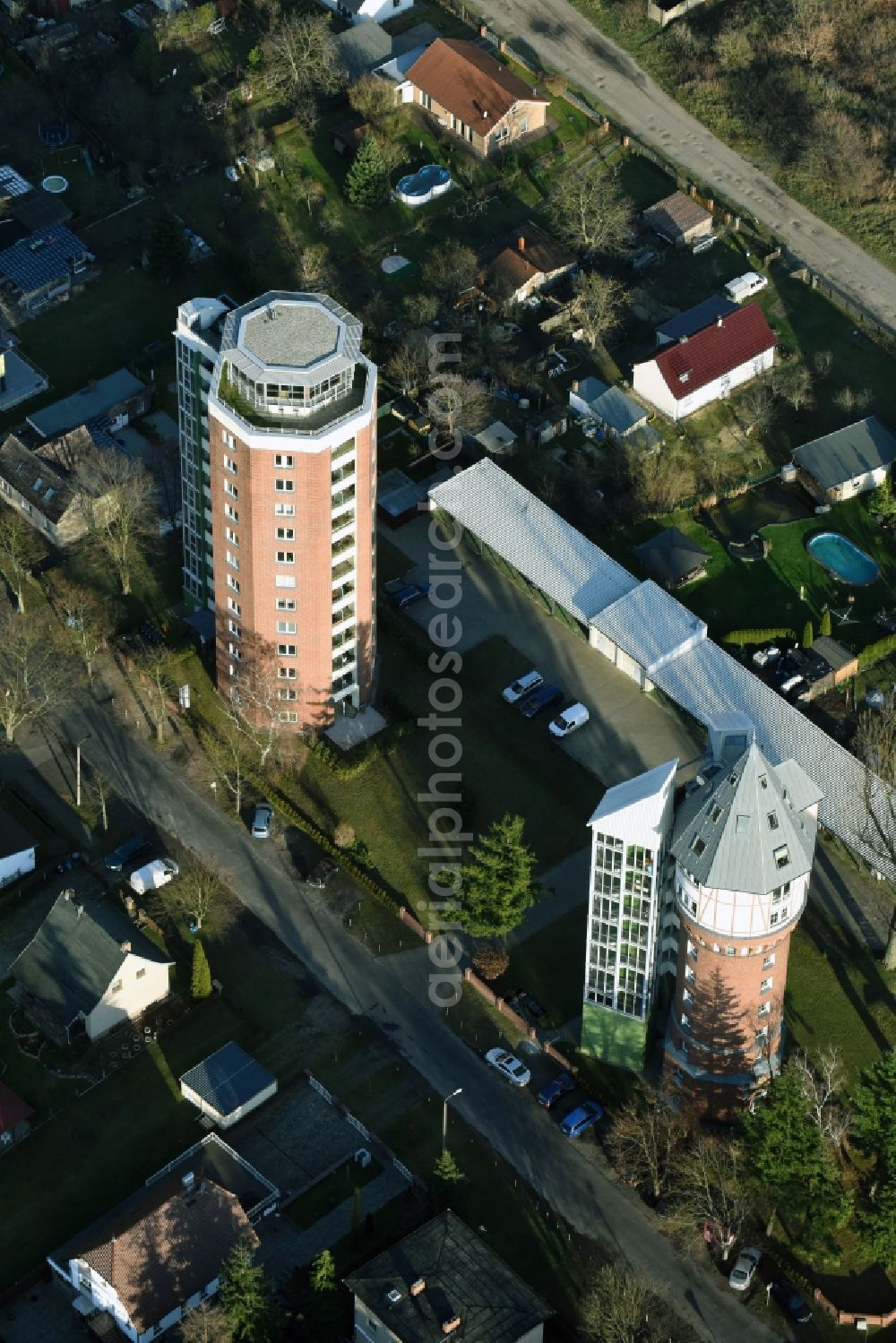 Fürstenwalde/Spree from the bird's eye view: High-rise buildings Wohnen im Wasserturm on Turmstrasse in Fuerstenwalde/Spree in the state Brandenburg