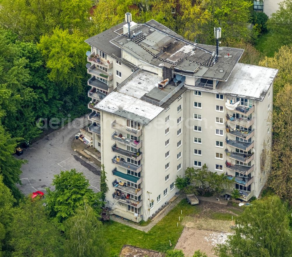 Gladbeck from the bird's eye view: High-rise building in the residential area on Busfortshof in Gladbeck at Ruhrgebiet in the state North Rhine-Westphalia, Germany