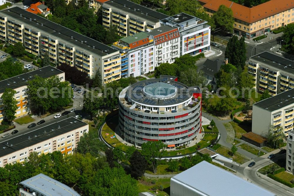 Berlin from the bird's eye view: High-rise building in the residential area Degnerbogen on Degnerstrasse in the district Lichtenberg in Berlin, Germany