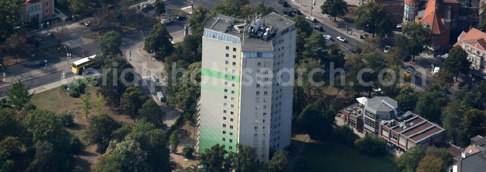 Aerial photograph Berlin - High-rise building in the residential area along the Hundekehlestrasse in Berlin