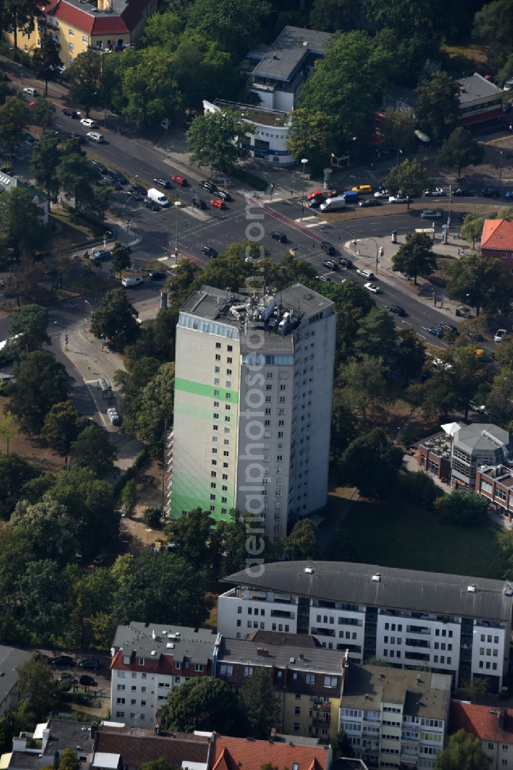 Berlin from the bird's eye view: High-rise building in the residential area along the Hundekehlestrasse in Berlin