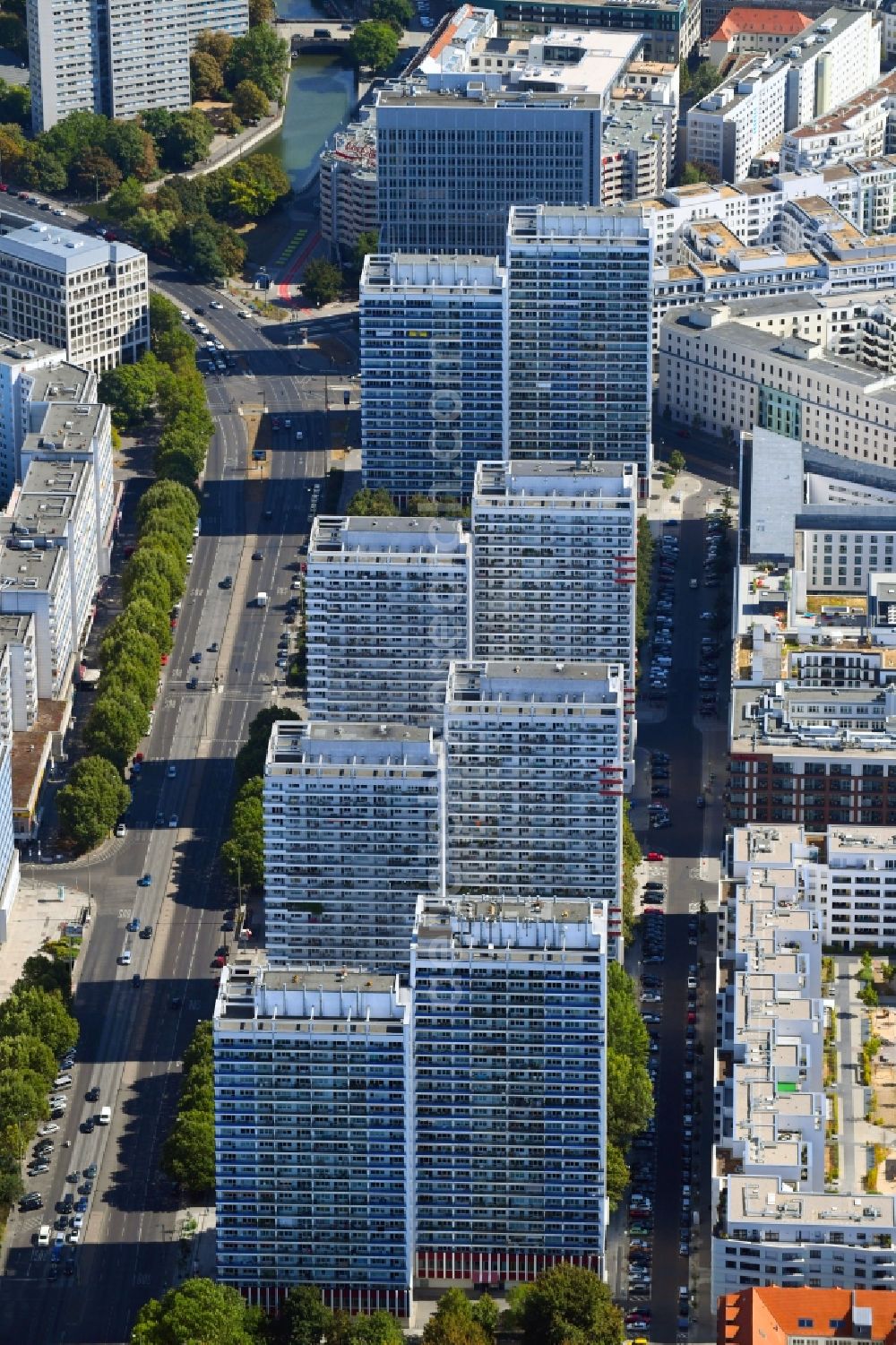 Aerial photograph Berlin - High-rise building in the residential area along the Leipziger Strasse in the district Mitte in Berlin, Germany