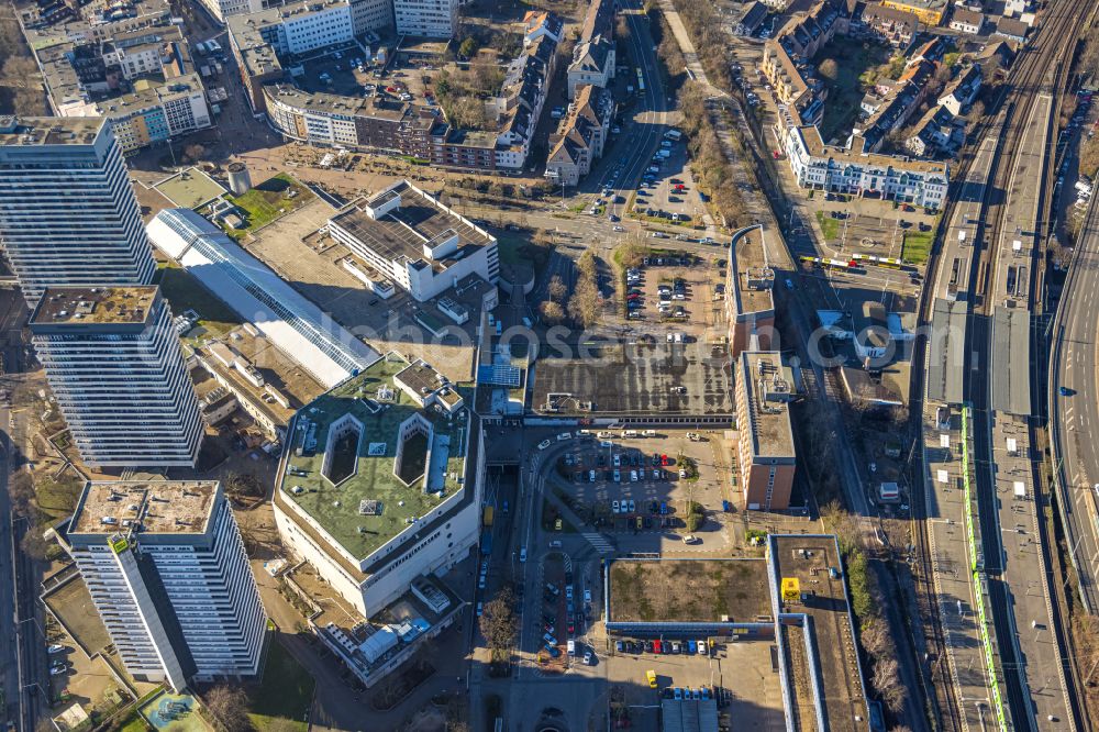 Aerial photograph Mülheim an der Ruhr - High-rise building in the residential area at Hans-Bockler-Platz and main station in Muelheim an der Ruhr in the Ruhr area in the state North Rhine-Westphalia, Germany