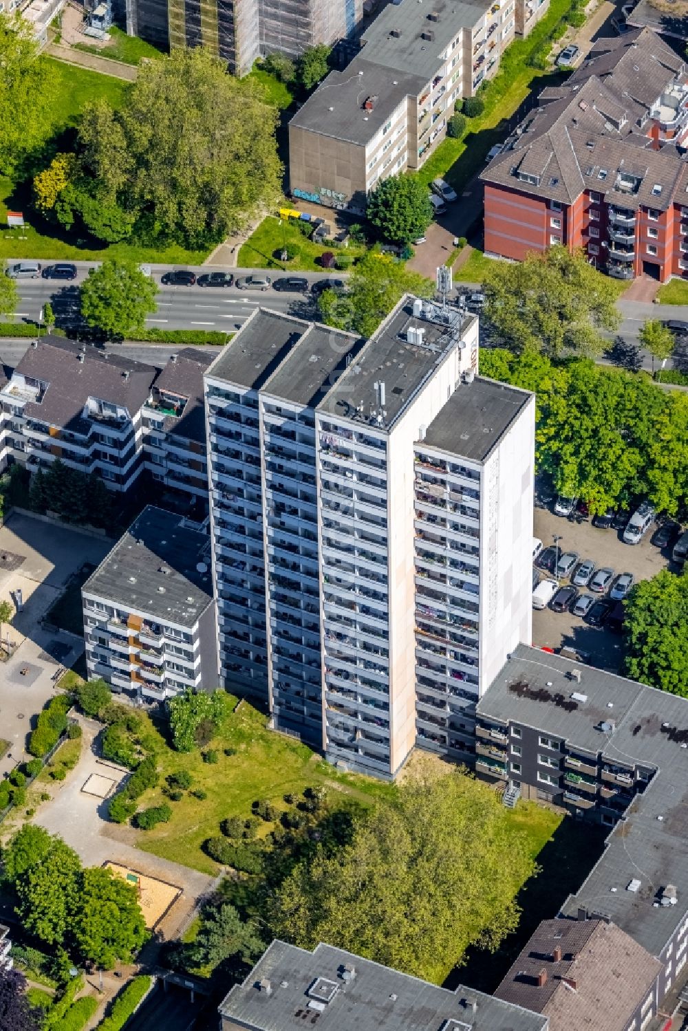 Aerial photograph Dortmund - High-rise building in the residential area on Heiligegartenstrasse in the district Nordmarkt-Sued in Dortmund at Ruhrgebiet in the state North Rhine-Westphalia, Germany